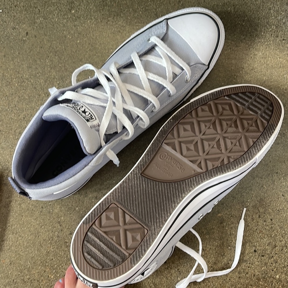 BRAND NEW NEVER WORN CONVERSE ALL STARS - Picture 5 of 5